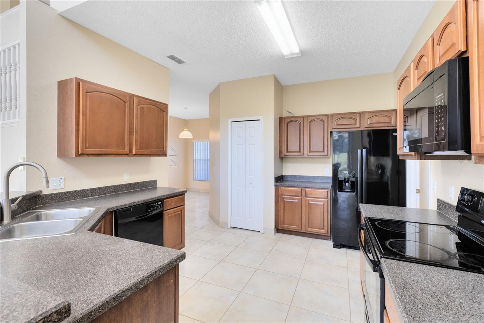 Image 11 of 39 For 302 Erie Drive