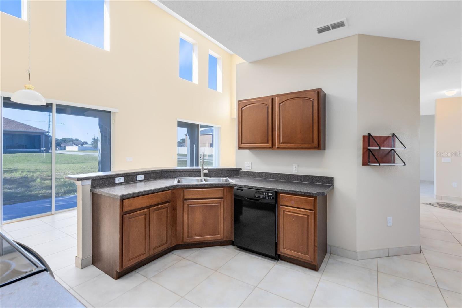 Image 12 of 39 For 302 Erie Drive