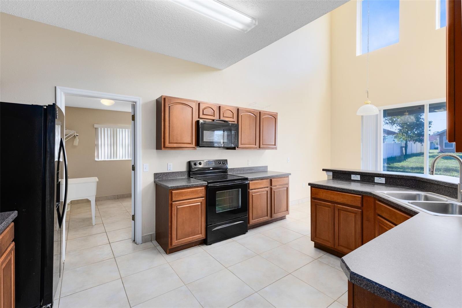 Image 13 of 39 For 302 Erie Drive