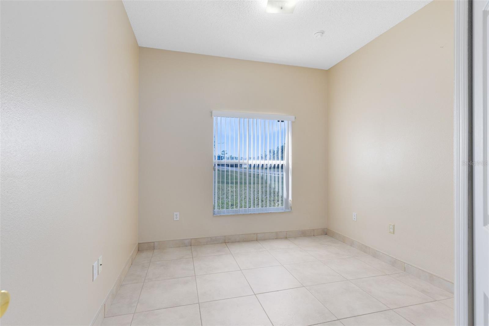 Image 14 of 39 For 302 Erie Drive