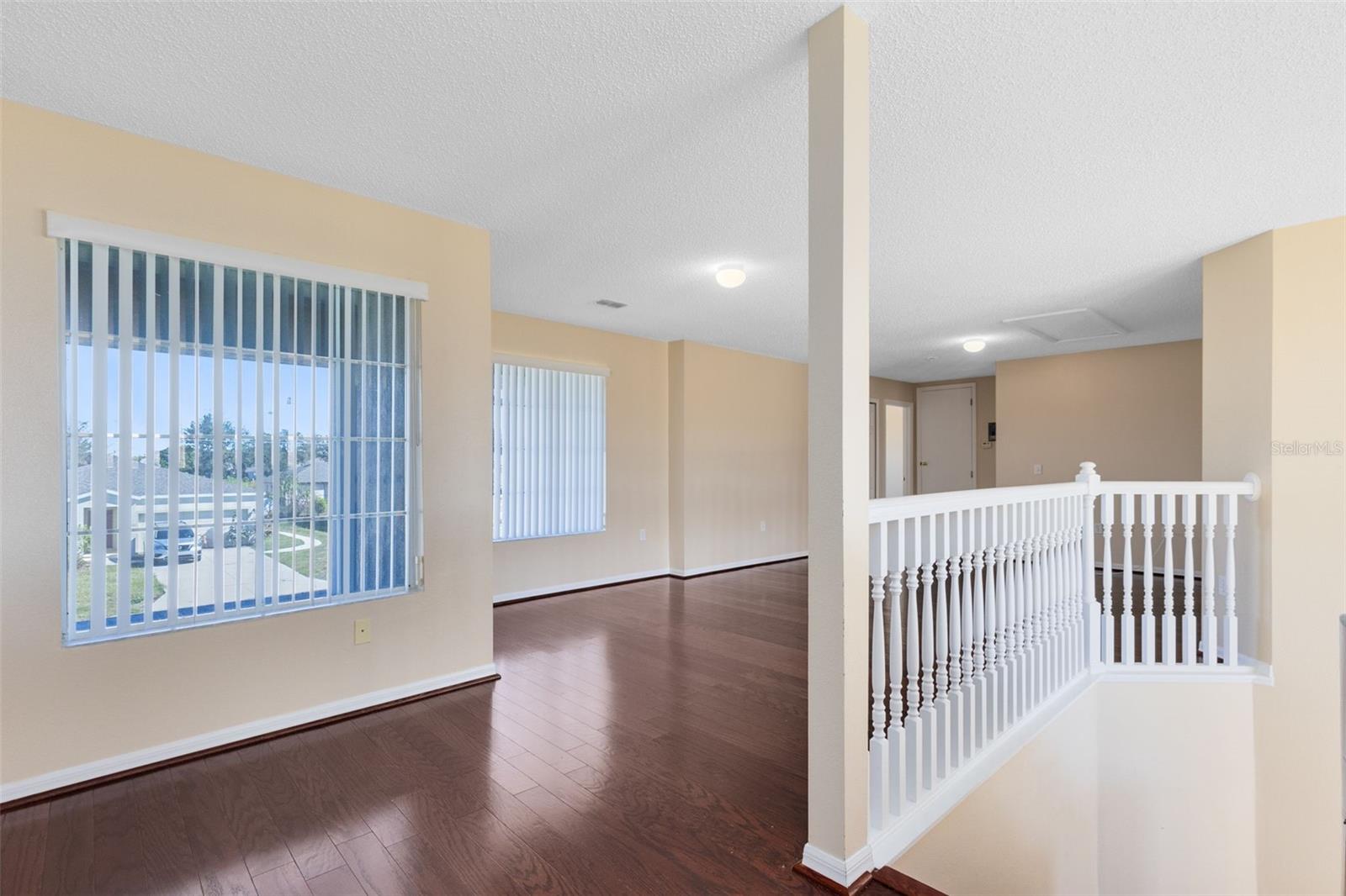 Image 17 of 39 For 302 Erie Drive