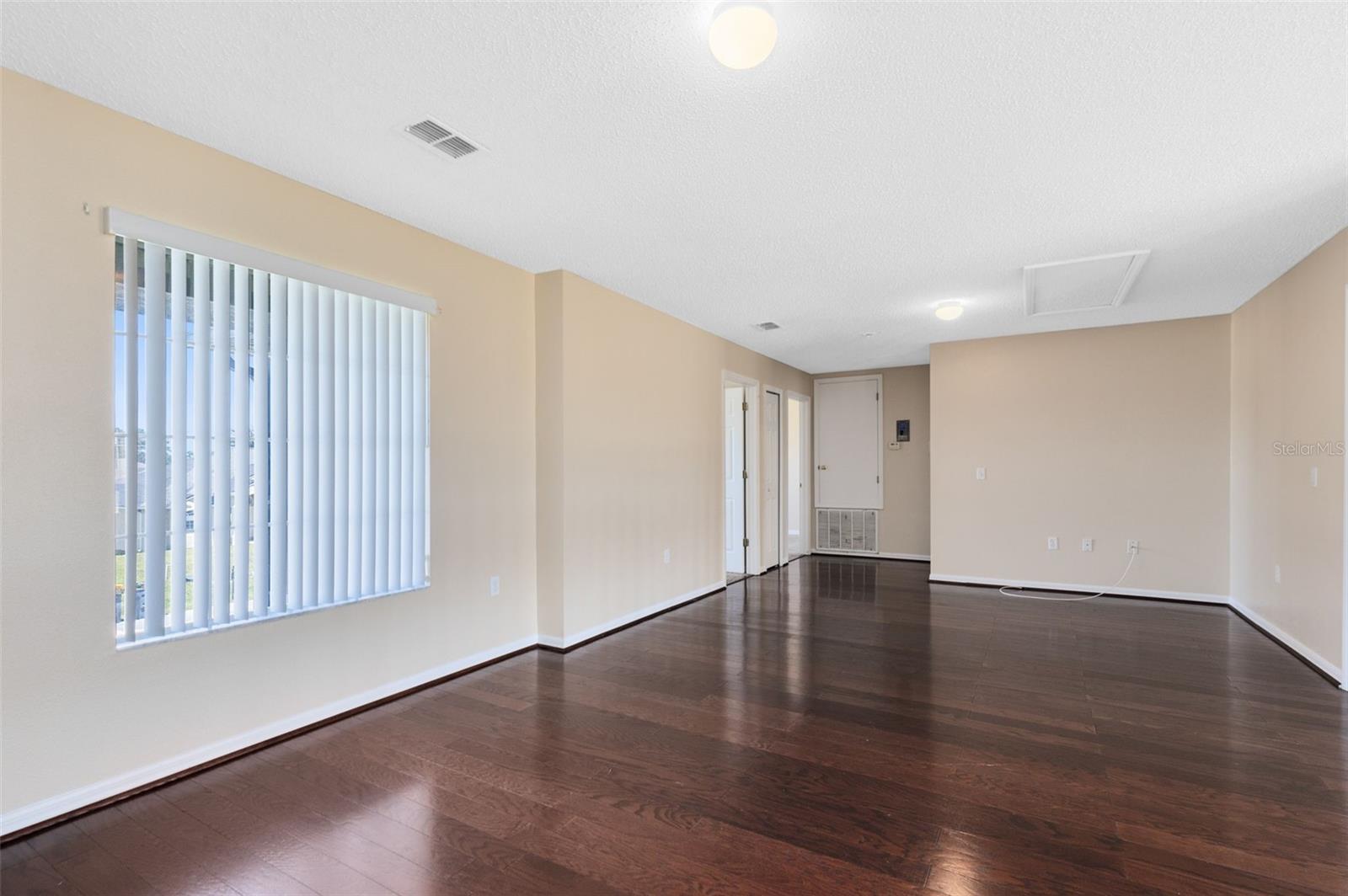 Image 18 of 39 For 302 Erie Drive