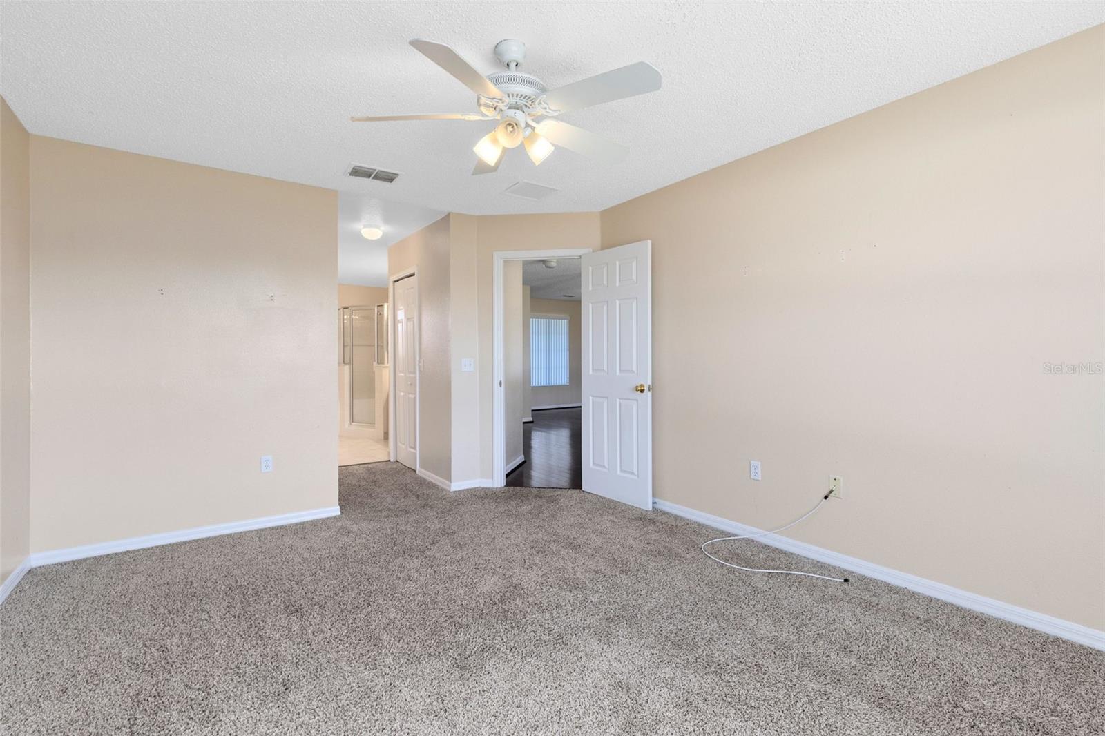 Image 21 of 39 For 302 Erie Drive