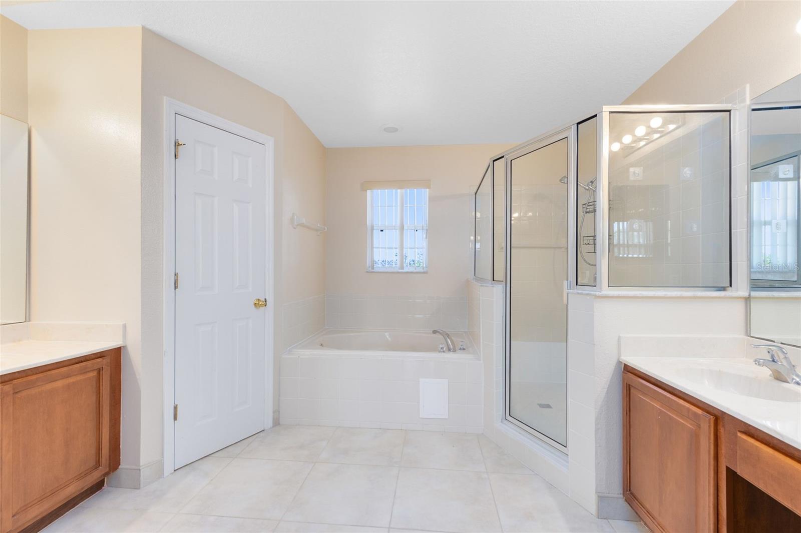 Image 22 of 39 For 302 Erie Drive