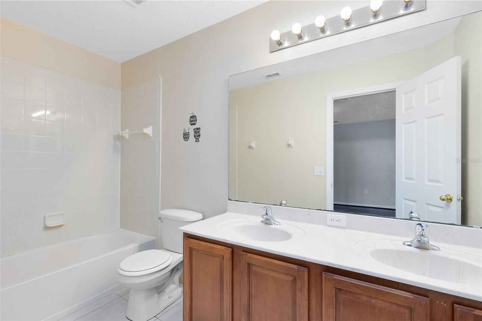 Image 26 of 39 For 302 Erie Drive