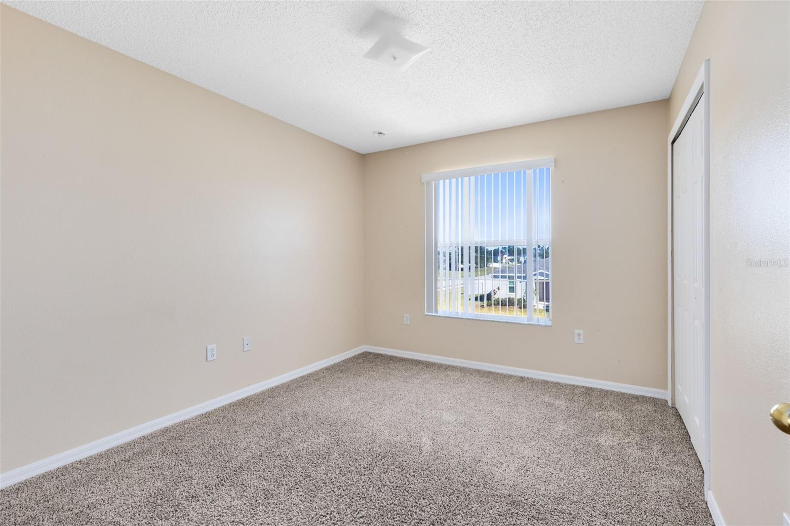 Image 27 of 39 For 302 Erie Drive