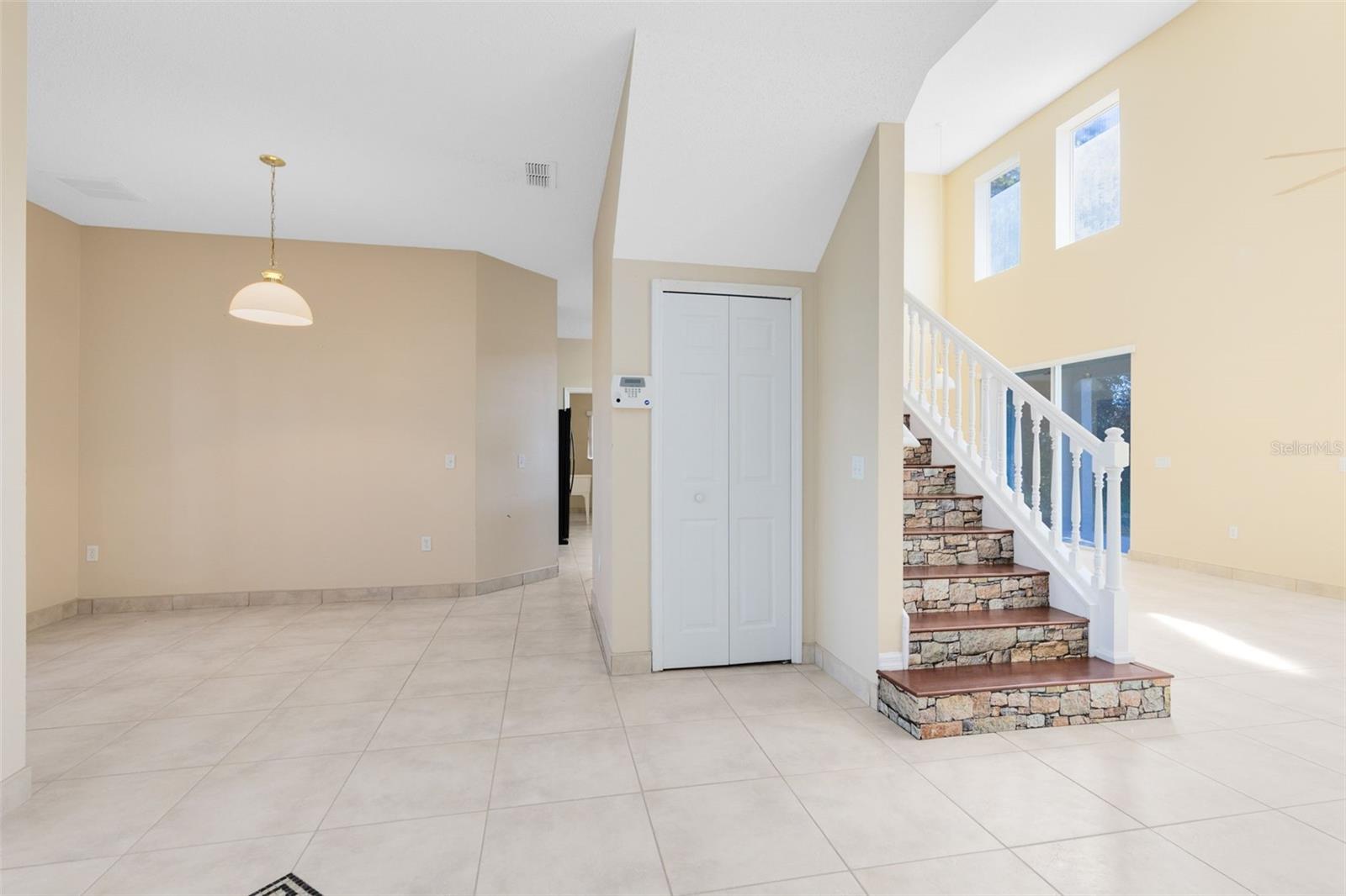 Image 4 of 39 For 302 Erie Drive