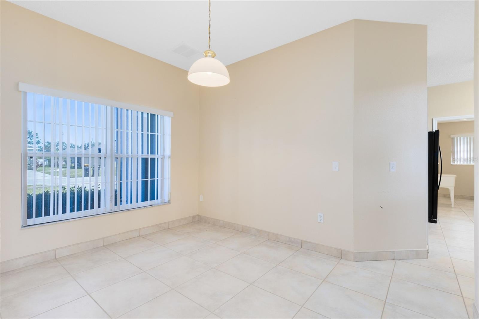 Image 5 of 39 For 302 Erie Drive