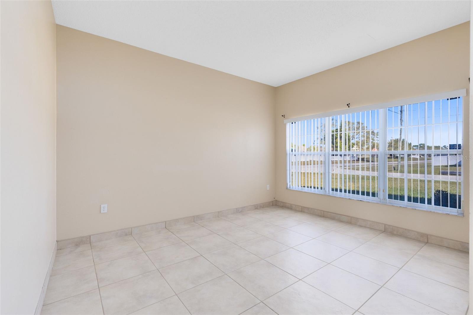 Image 6 of 39 For 302 Erie Drive