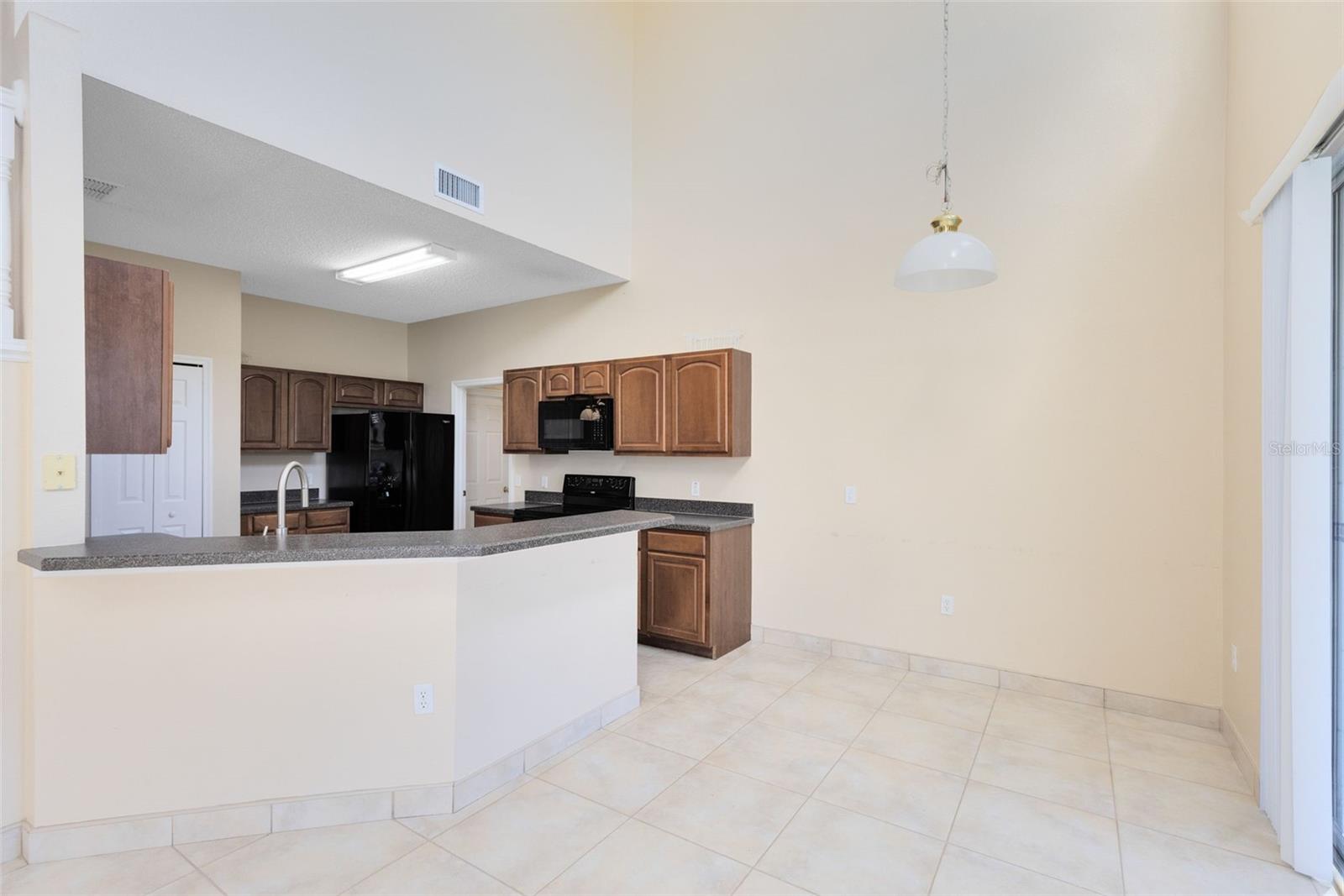 Image 9 of 39 For 302 Erie Drive