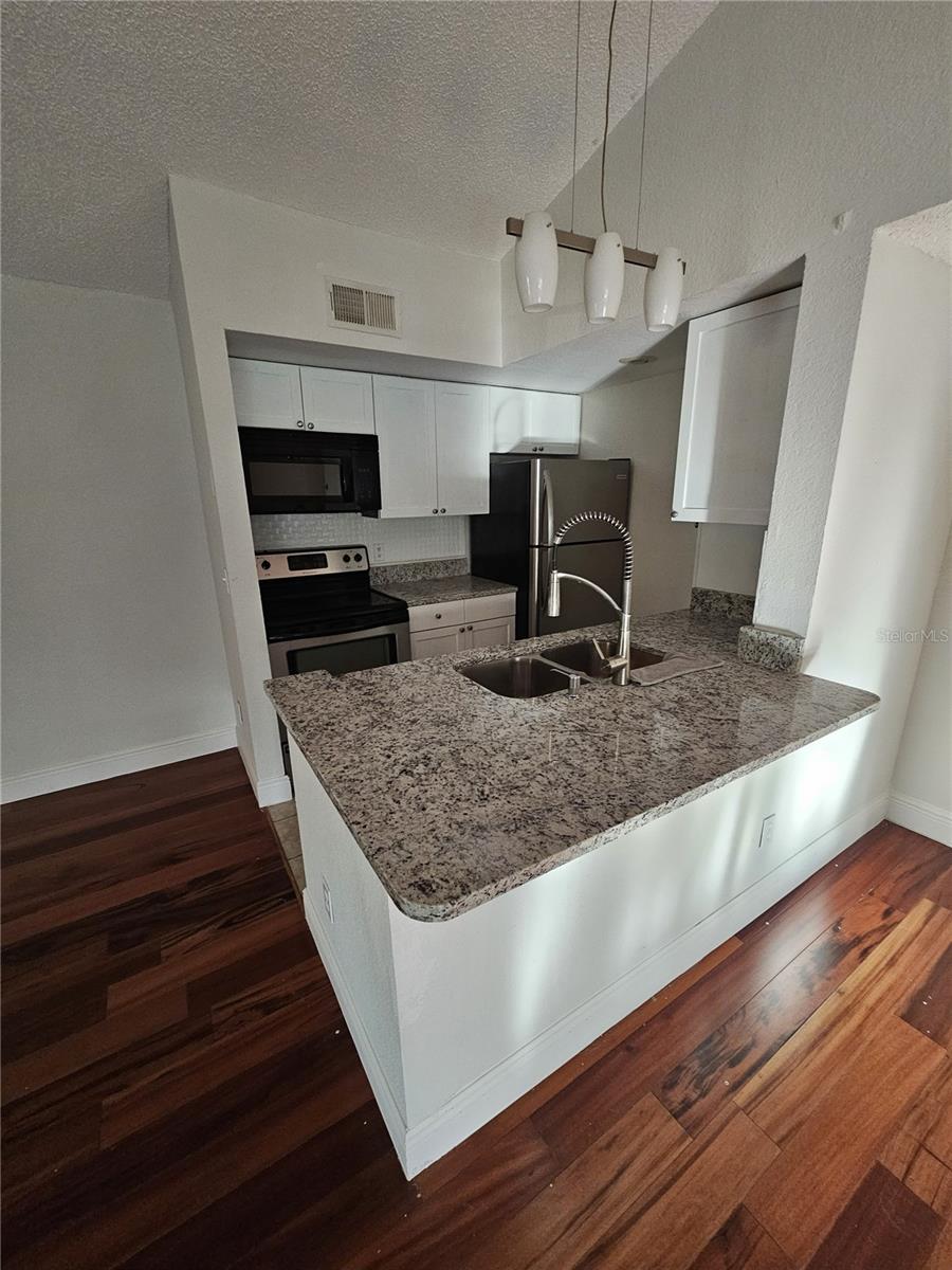 Image 4 of 6 For 5132 Conroy Road 937