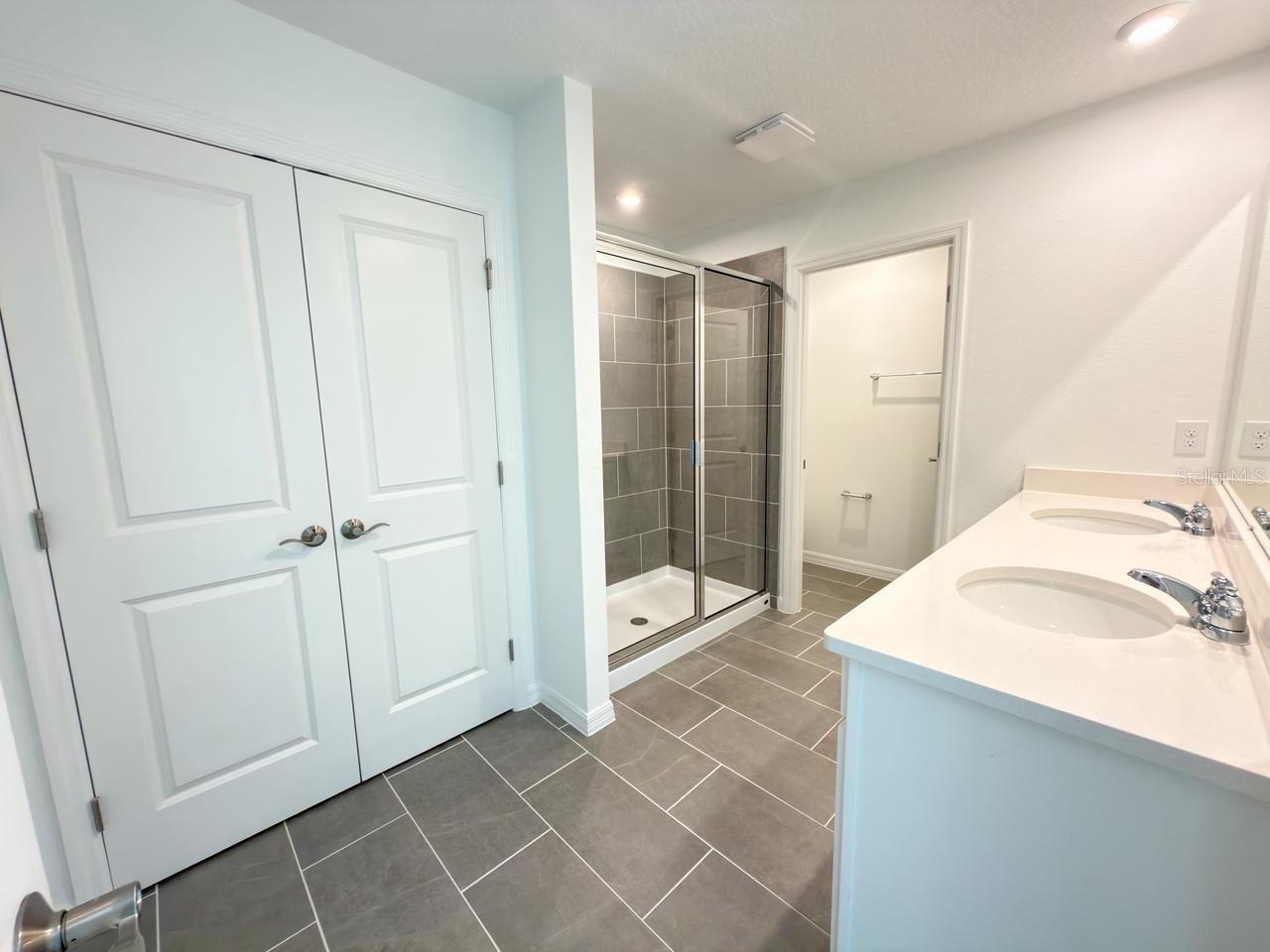 Image 28 of 57 For 1327 Normandy Dr