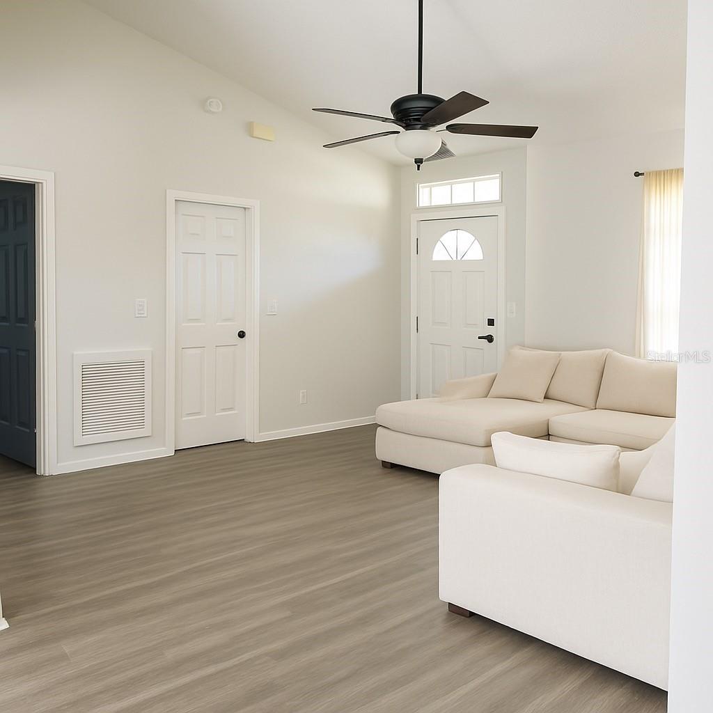 Image 3 of 15 For 1293 Courtland Boulevard