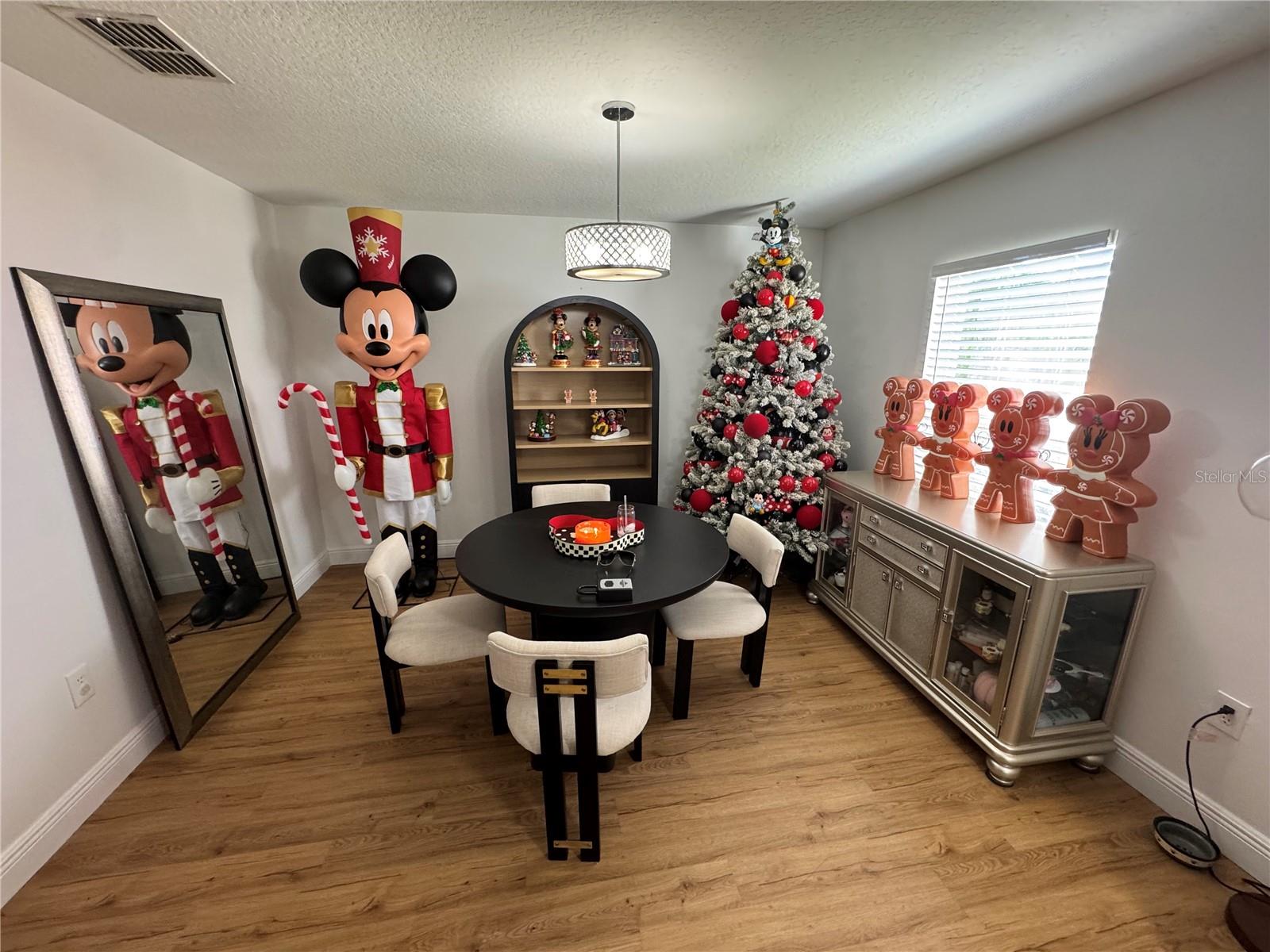 Image 10 of 61 For 627 Woodland Creek Boulevard