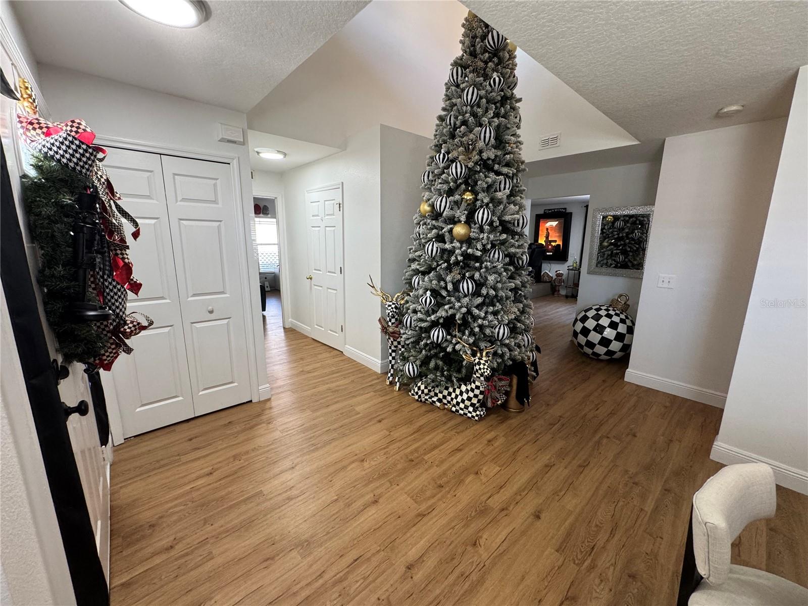 Image 11 of 61 For 627 Woodland Creek Boulevard