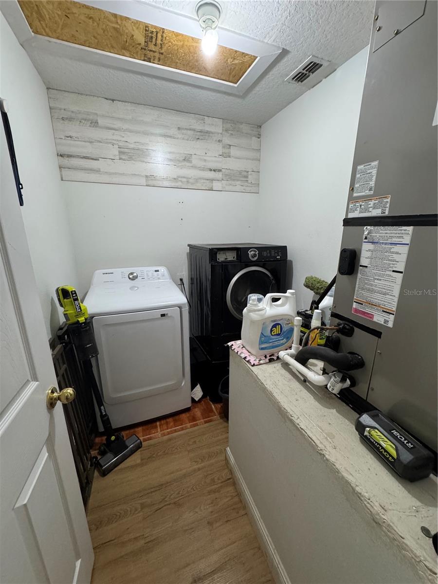 Image 13 of 61 For 627 Woodland Creek Boulevard