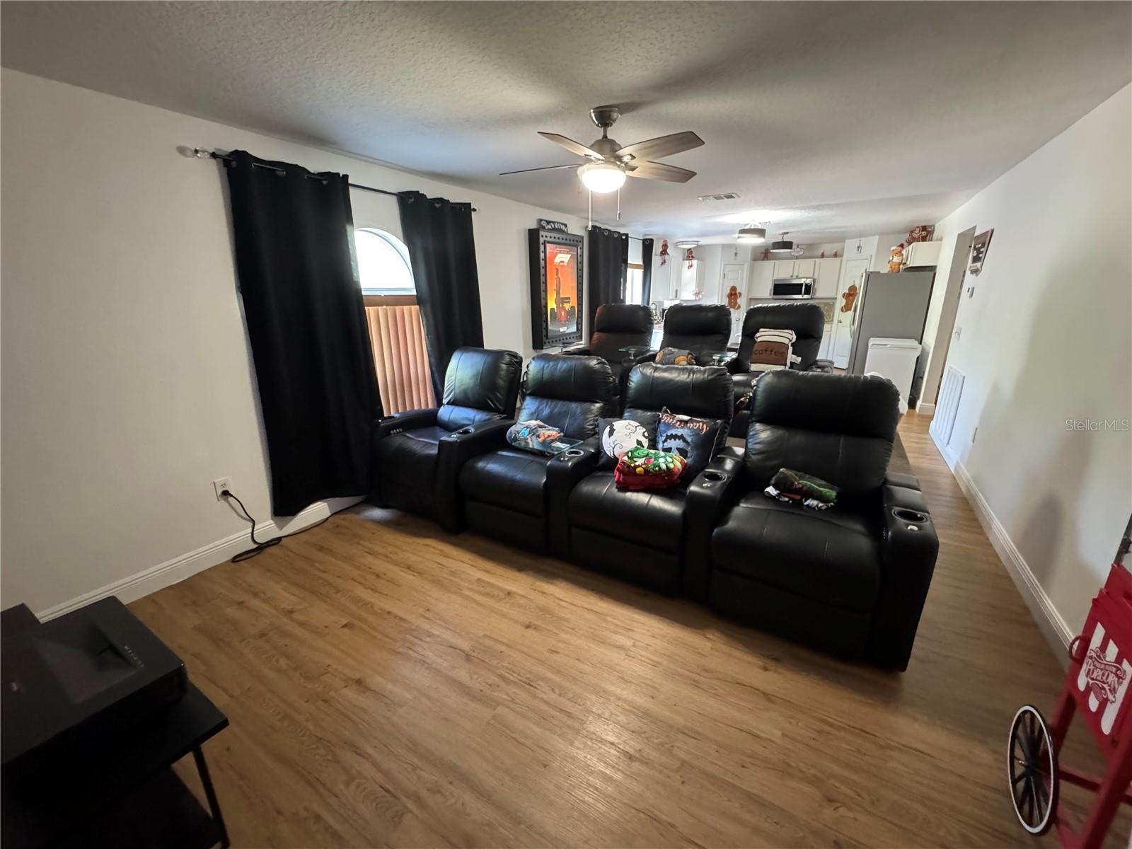 Image 14 of 61 For 627 Woodland Creek Boulevard