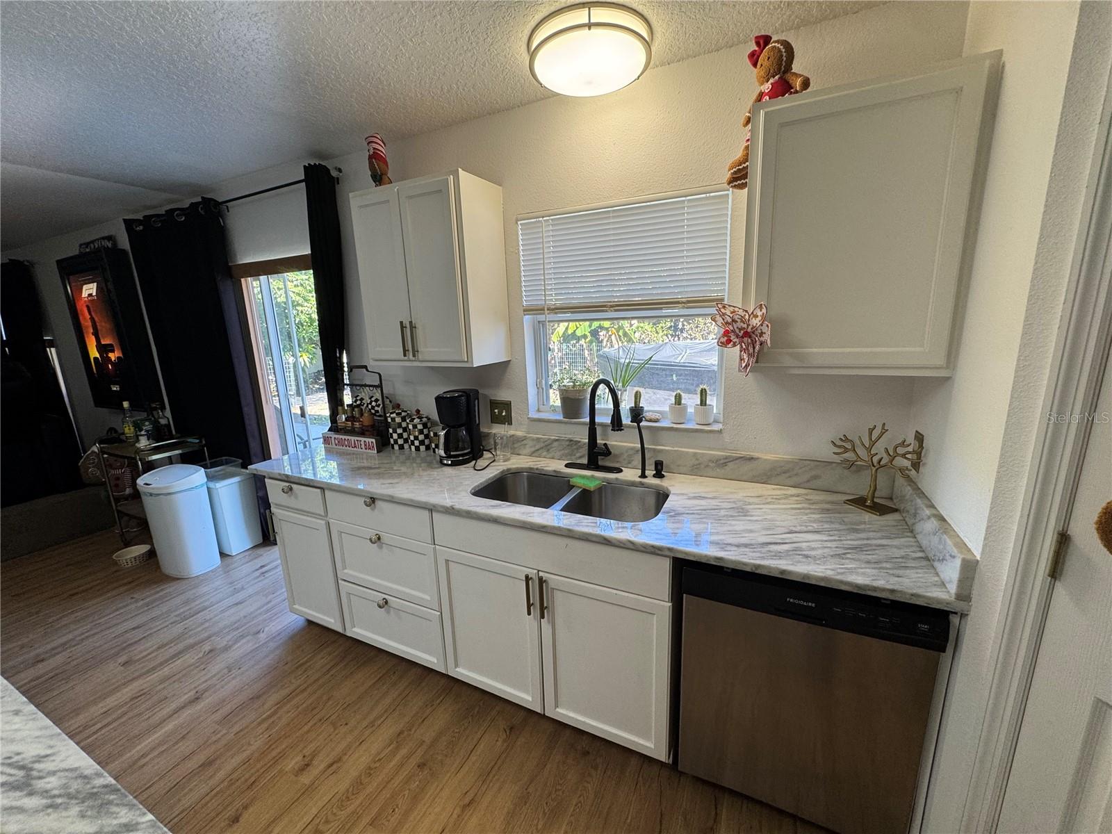 Image 20 of 61 For 627 Woodland Creek Boulevard