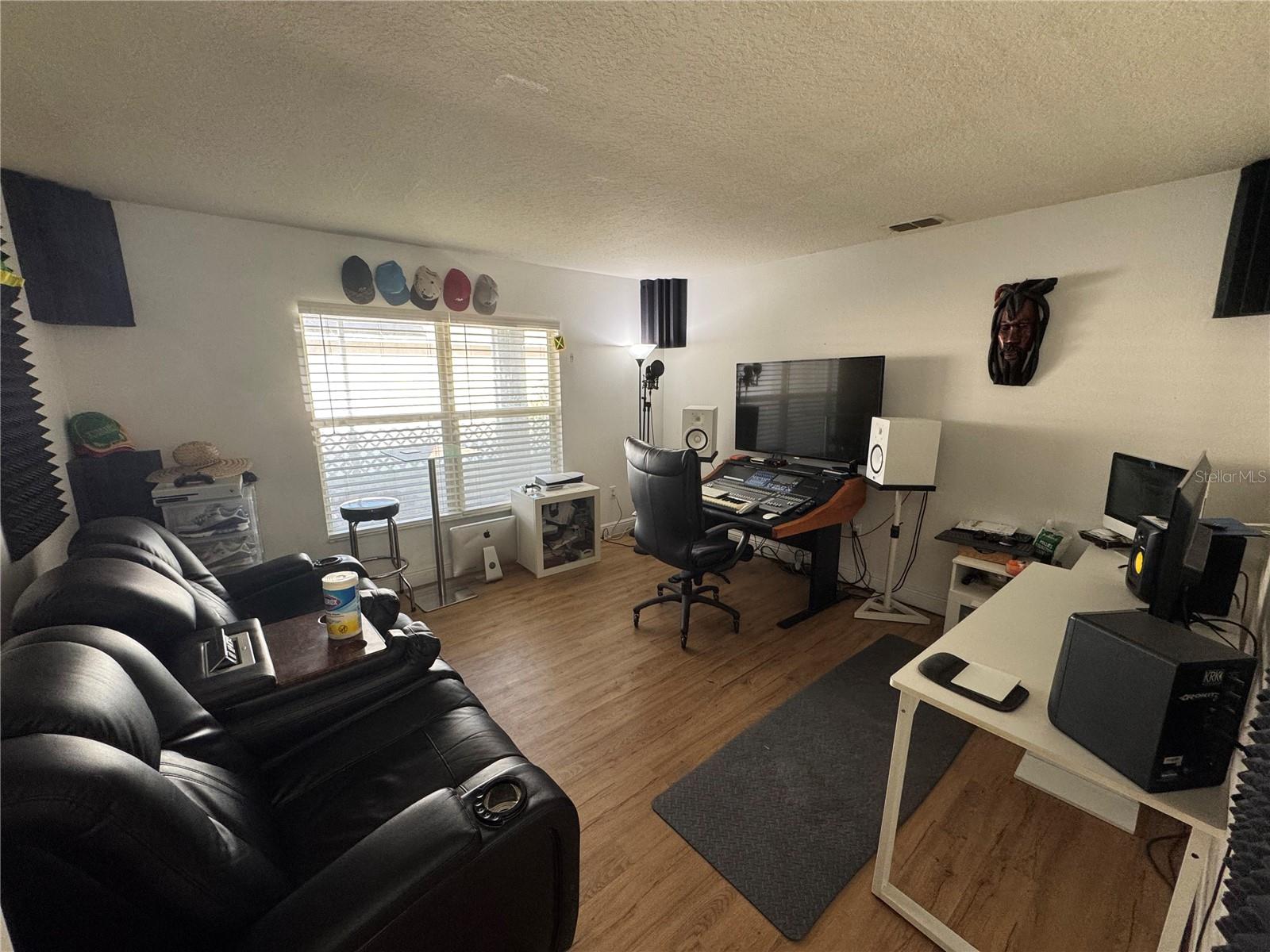 Image 24 of 61 For 627 Woodland Creek Boulevard