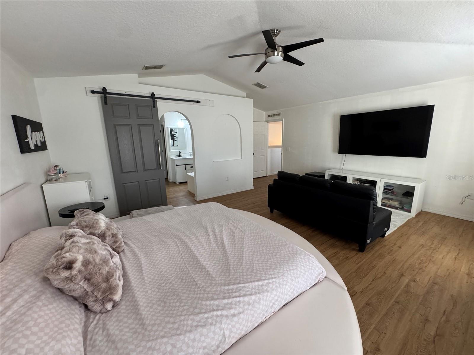 Image 26 of 61 For 627 Woodland Creek Boulevard