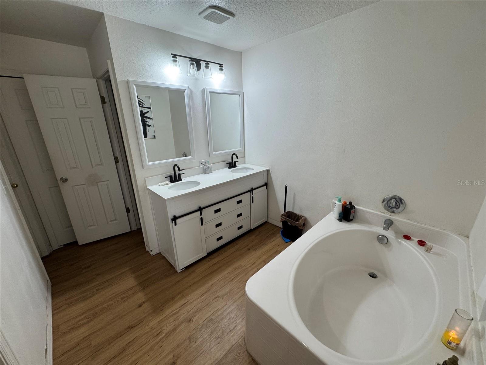 Image 30 of 61 For 627 Woodland Creek Boulevard