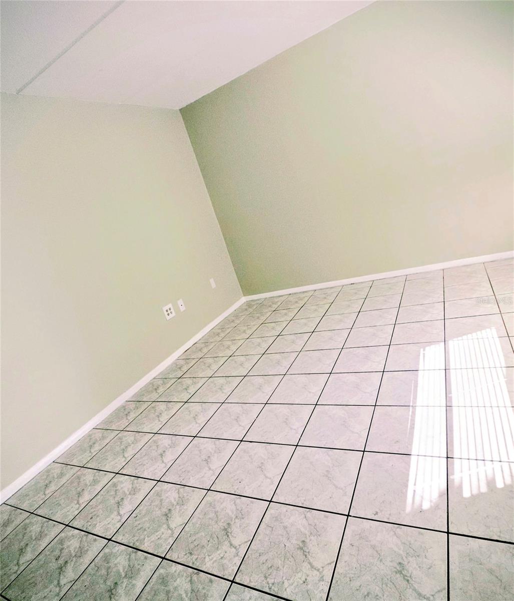 Image 5 of 11 For 720 Michigan Court 2