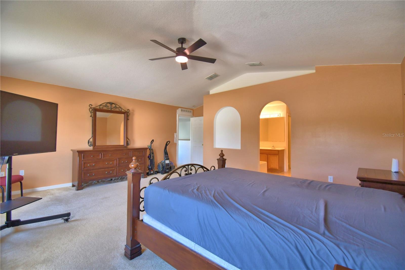 Image 23 of 55 For 107 Shaddock Drive