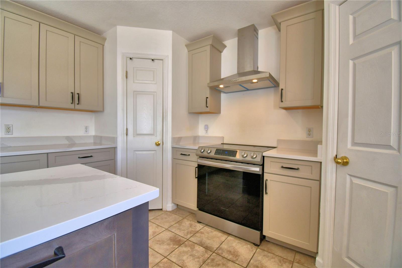 Image 37 of 55 For 107 Shaddock Drive