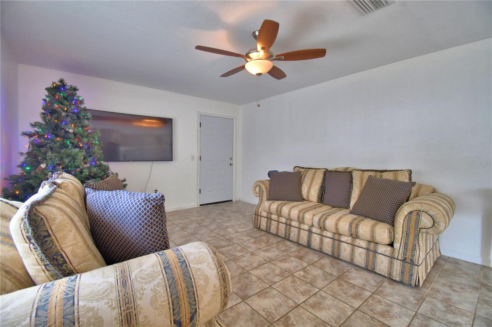 Image 40 of 55 For 107 Shaddock Drive