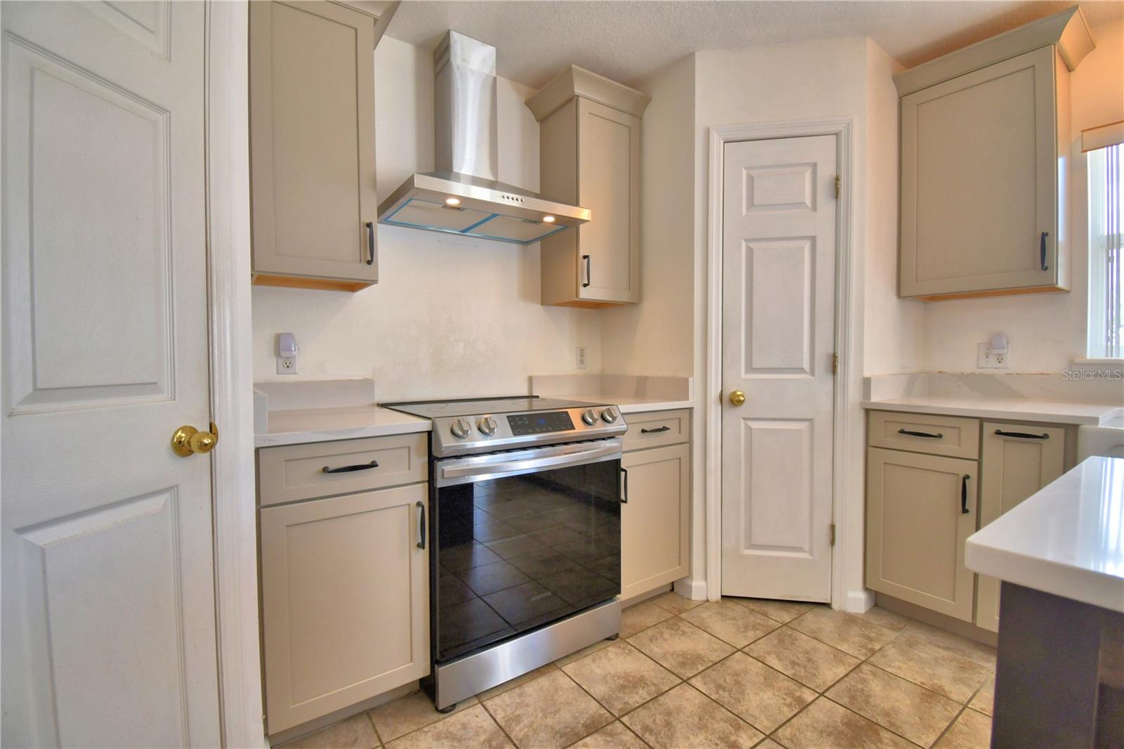 Image 8 of 55 For 107 Shaddock Drive