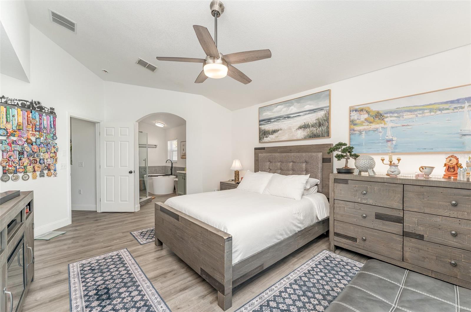 Image 17 of 33 For 438 Heather Hill Boulevard