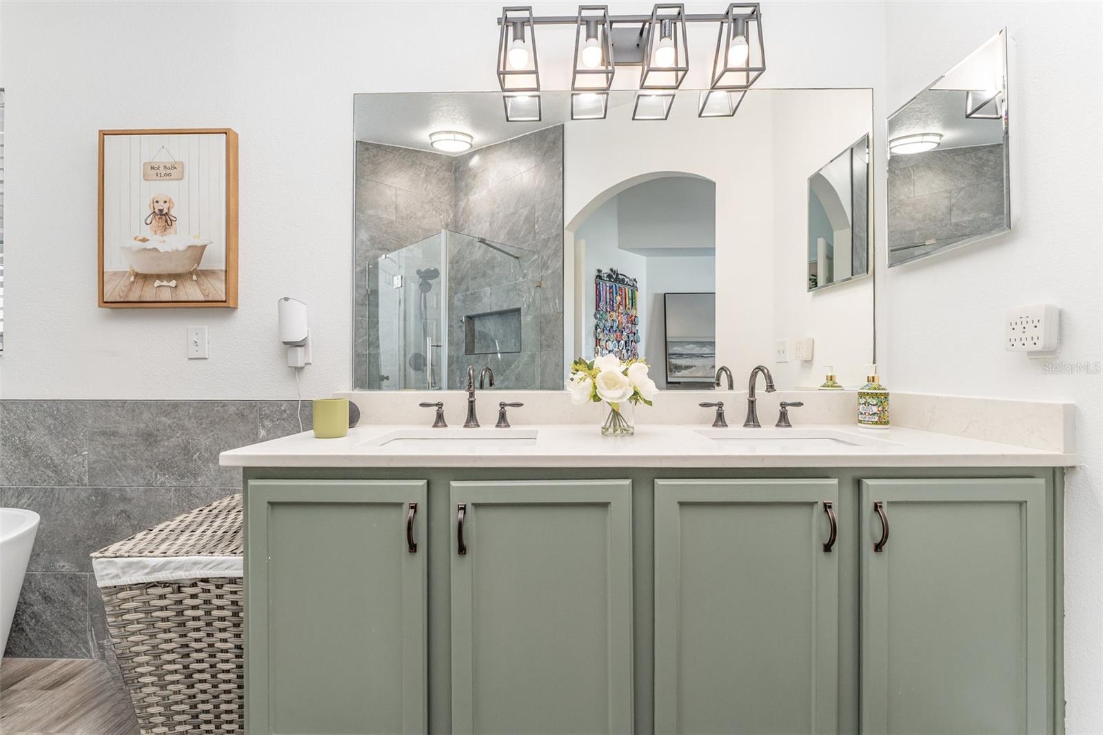 Image 18 of 33 For 438 Heather Hill Boulevard