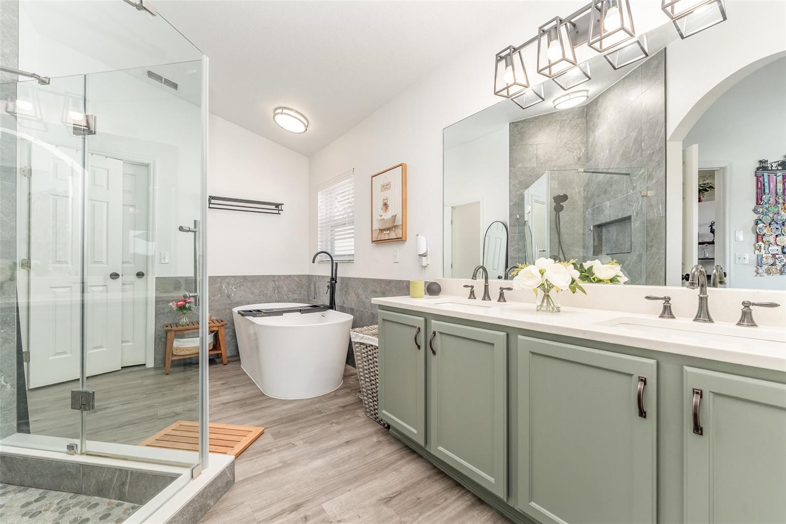 Image 19 of 33 For 438 Heather Hill Boulevard