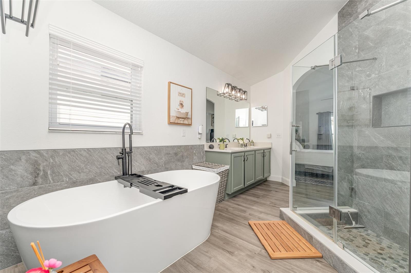 Image 20 of 33 For 438 Heather Hill Boulevard