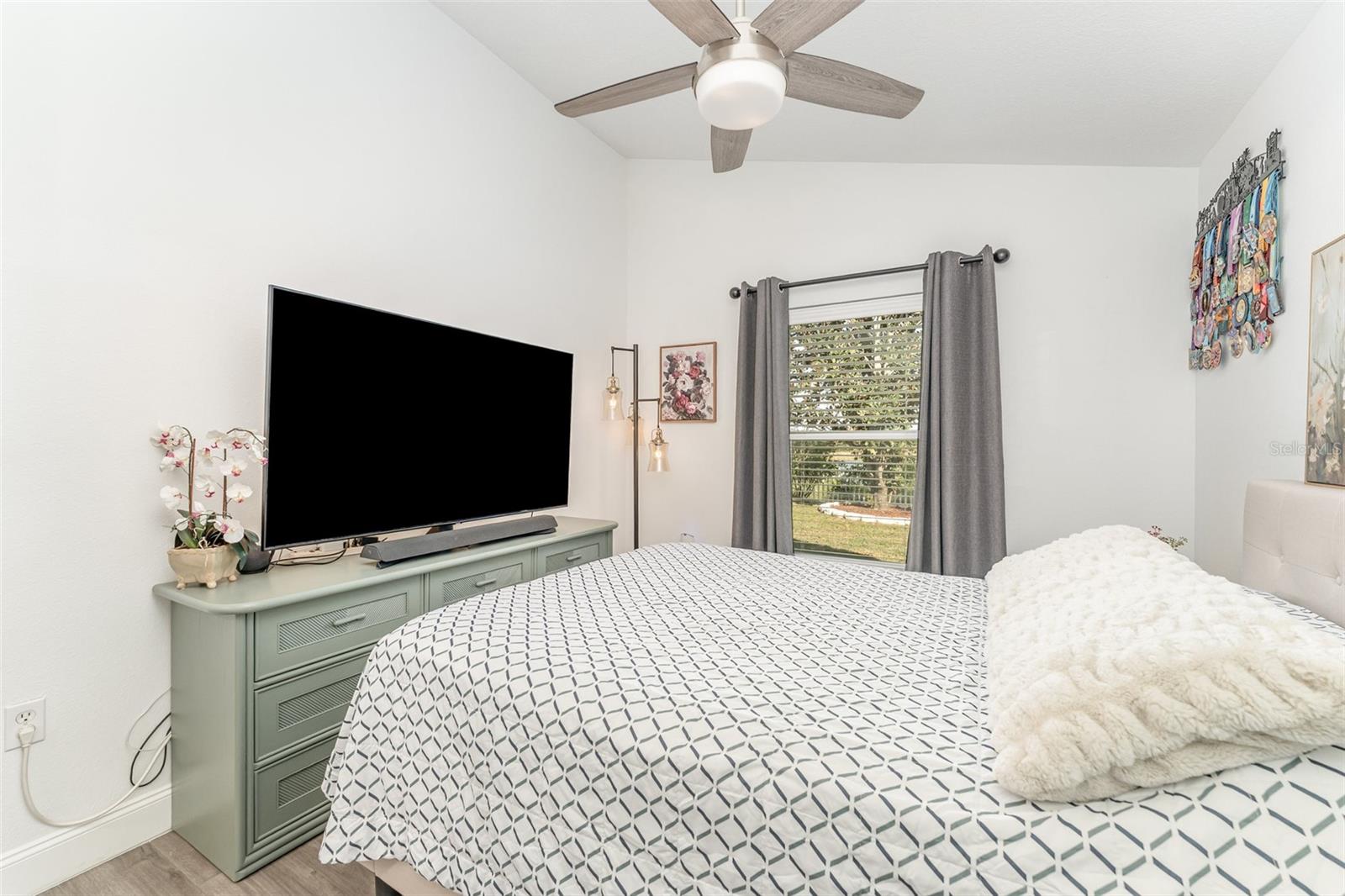 Image 21 of 33 For 438 Heather Hill Boulevard