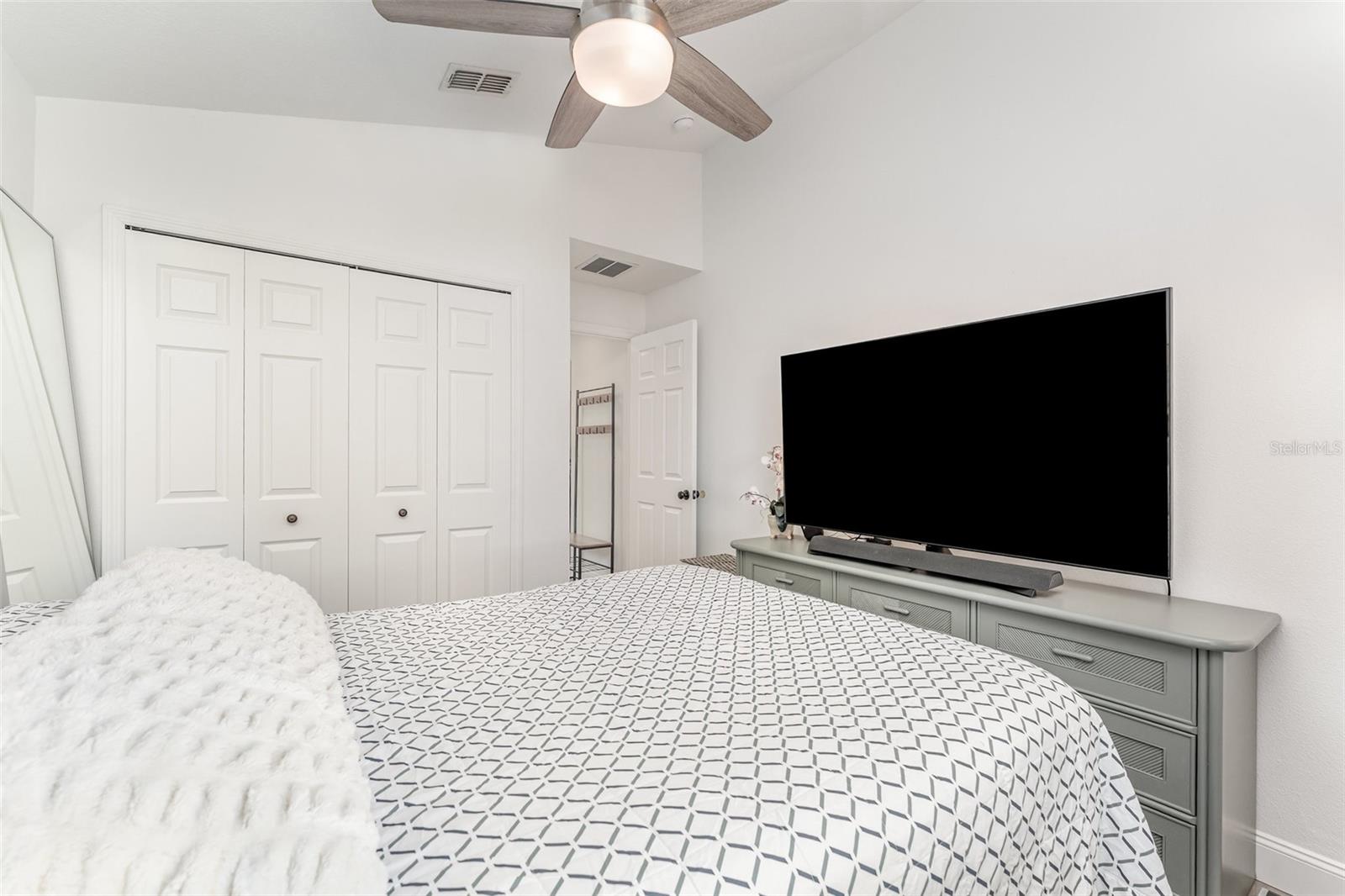 Image 22 of 33 For 438 Heather Hill Boulevard