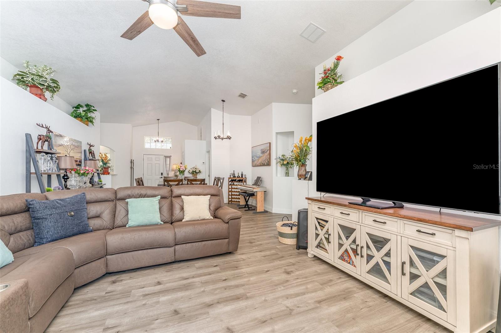 Image 7 of 33 For 438 Heather Hill Boulevard