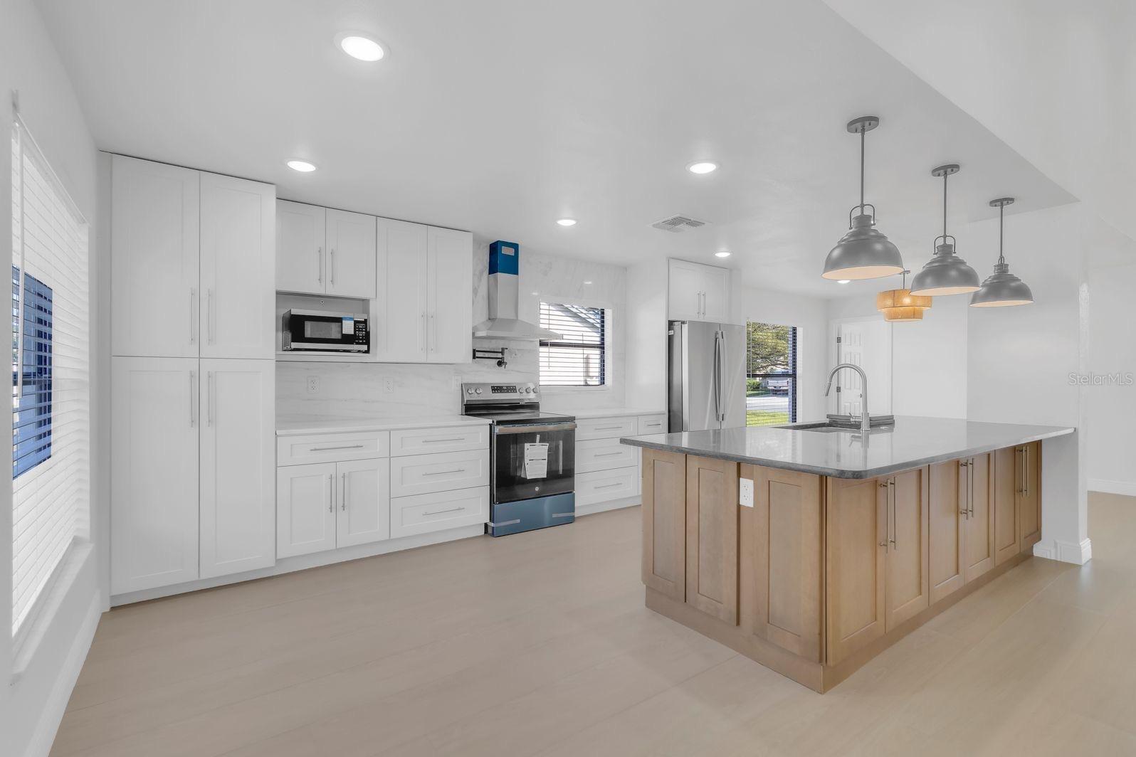 Image 10 of 33 For 2622 Liz Lane