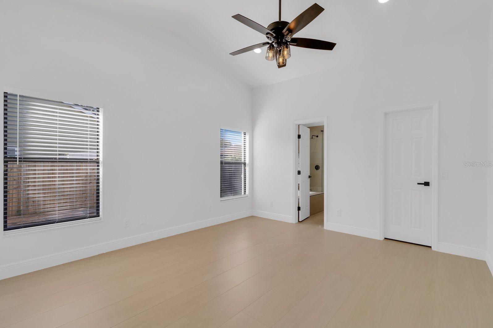 Image 17 of 33 For 2622 Liz Lane