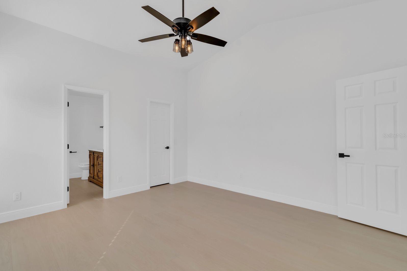 Image 18 of 33 For 2622 Liz Lane