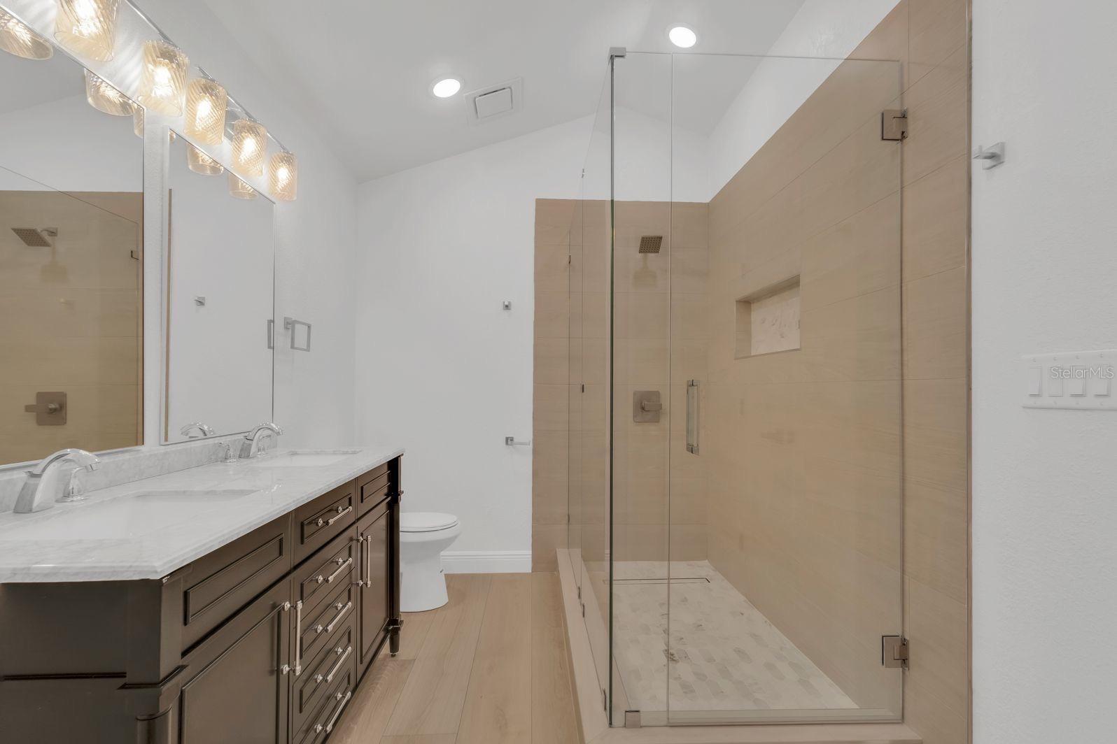 Image 28 of 33 For 2622 Liz Lane