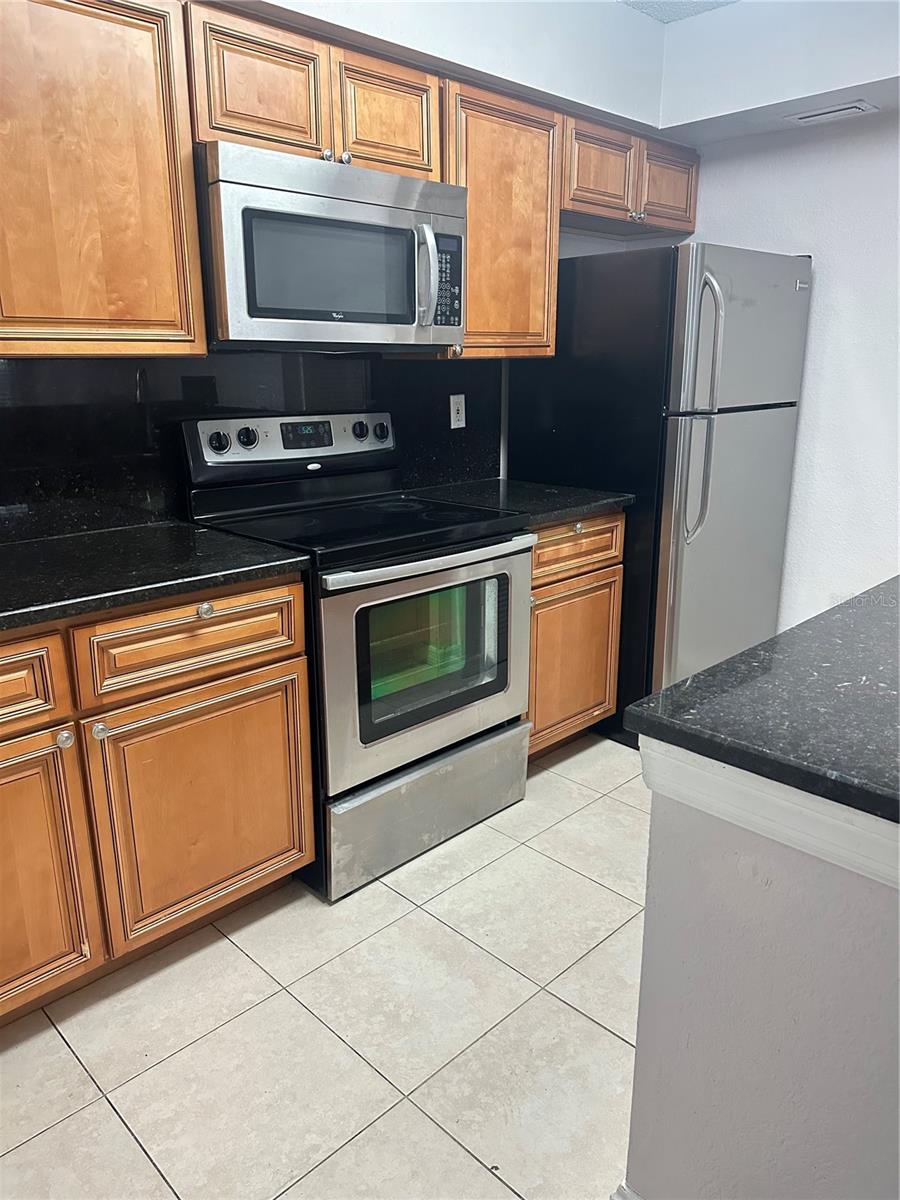 Image 10 of 24 For 5040 Park Central Drive 2011