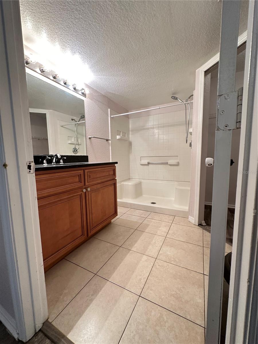 Image 13 of 24 For 5040 Park Central Drive 2011