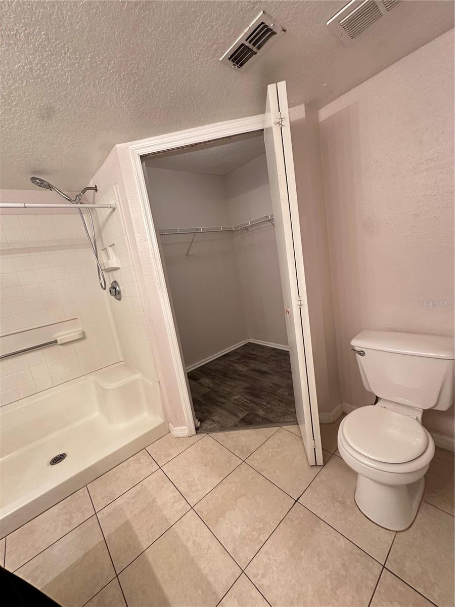 Image 14 of 24 For 5040 Park Central Drive 2011