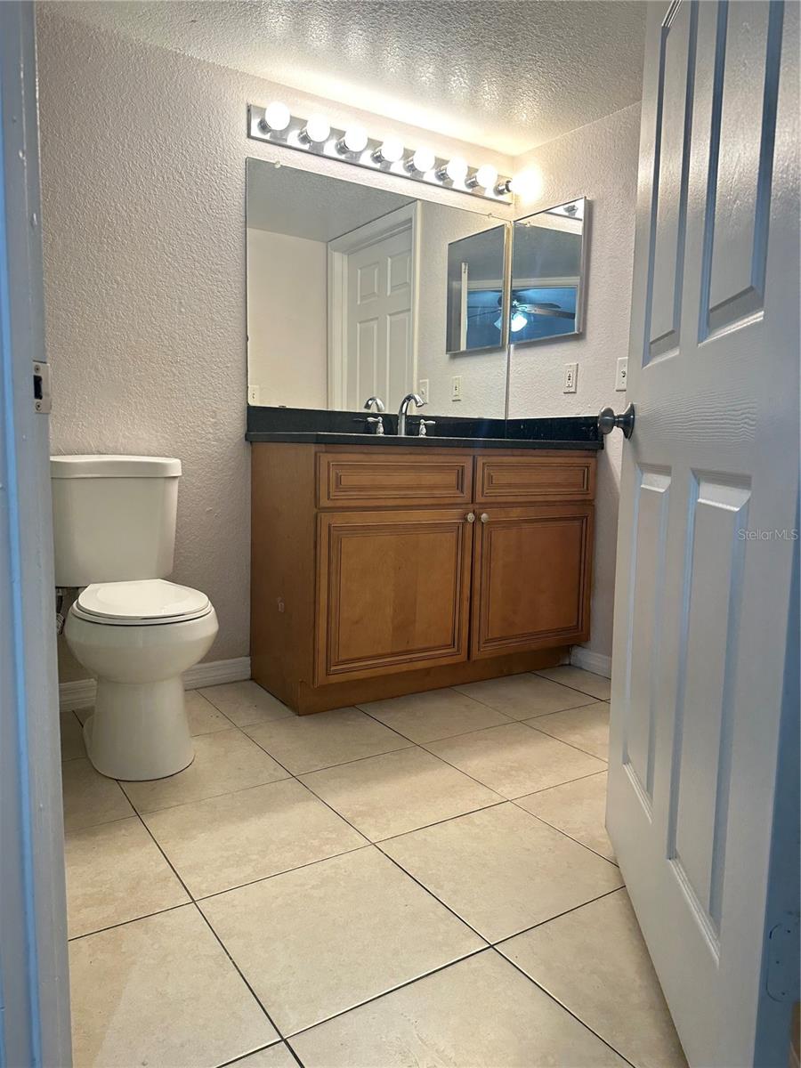 Image 7 of 24 For 5040 Park Central Drive 2011