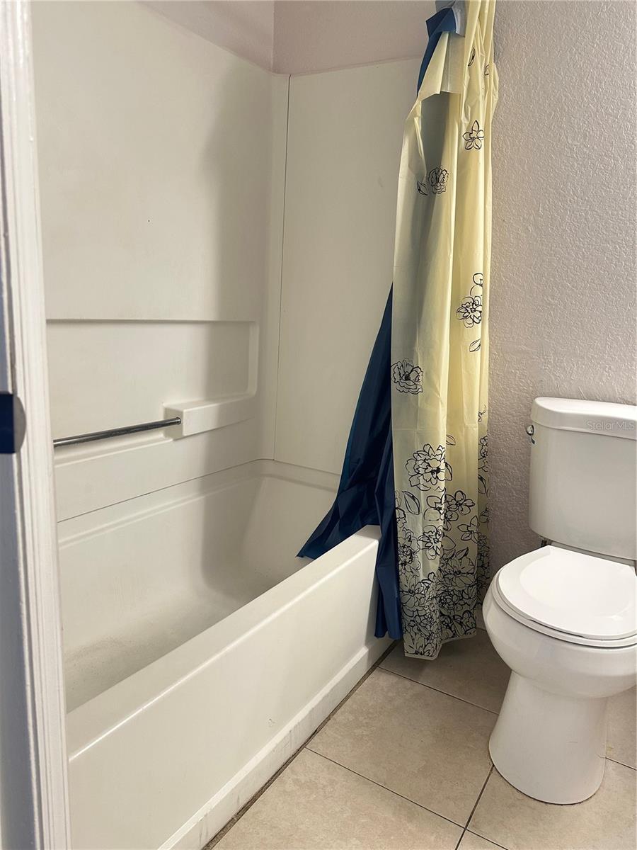 Image 8 of 24 For 5040 Park Central Drive 2011