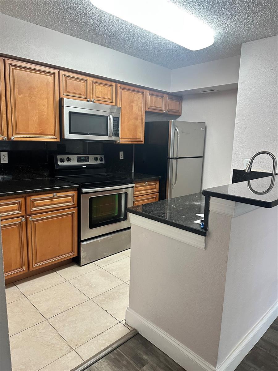 Image 9 of 24 For 5040 Park Central Drive 2011