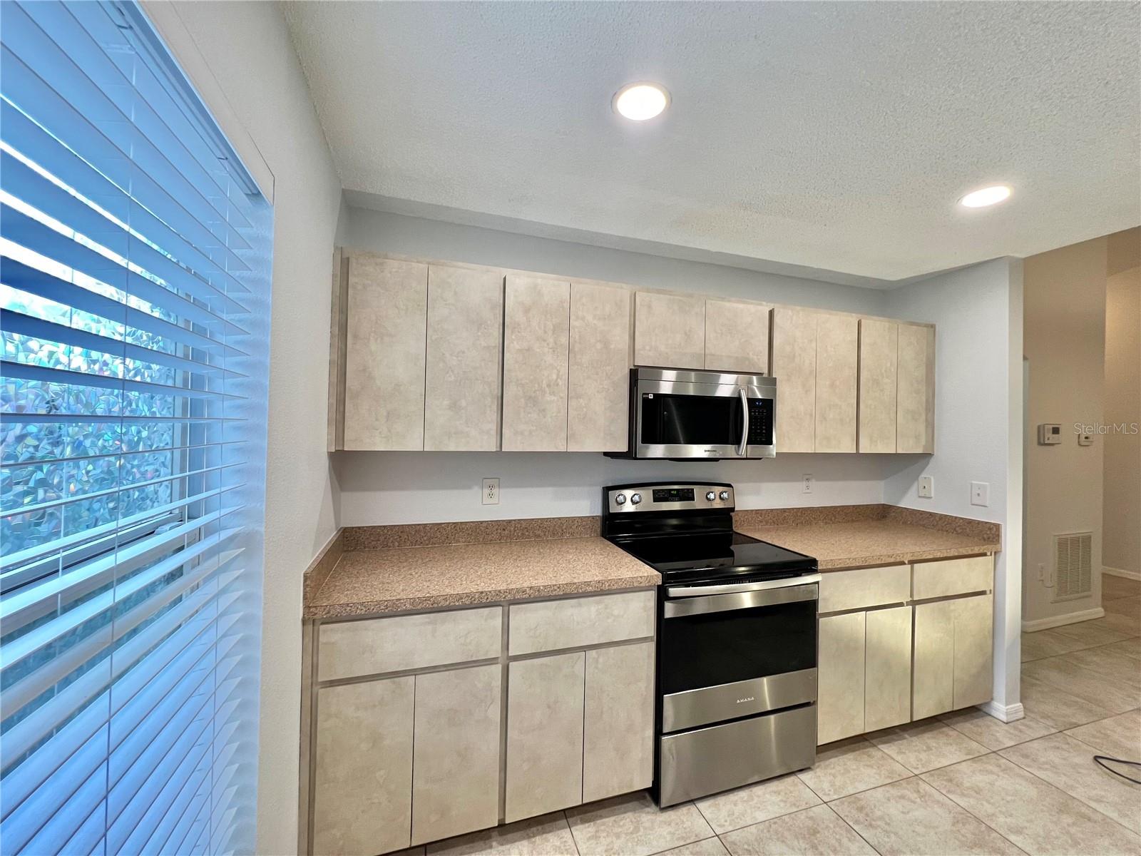 Image 10 of 22 For 7469 Pond Circle