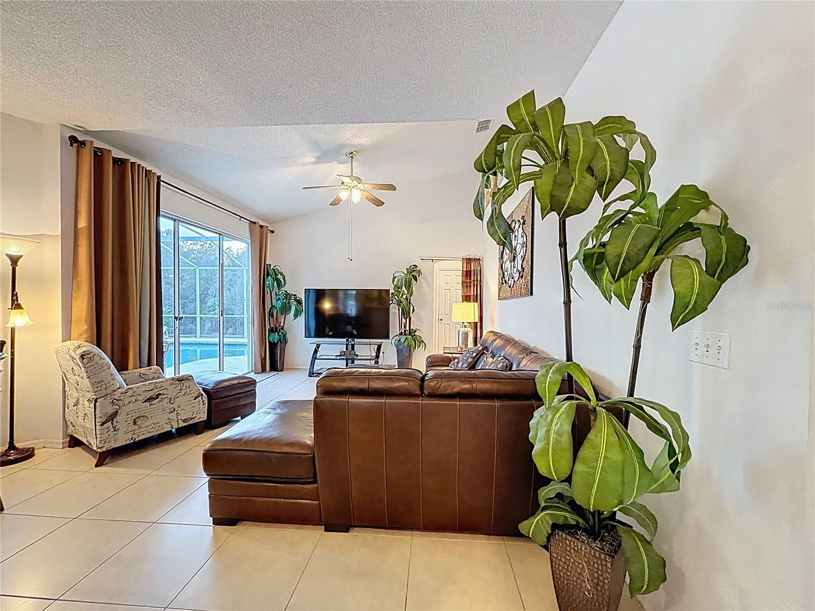 Image 10 of 26 For 936 Montana Avenue