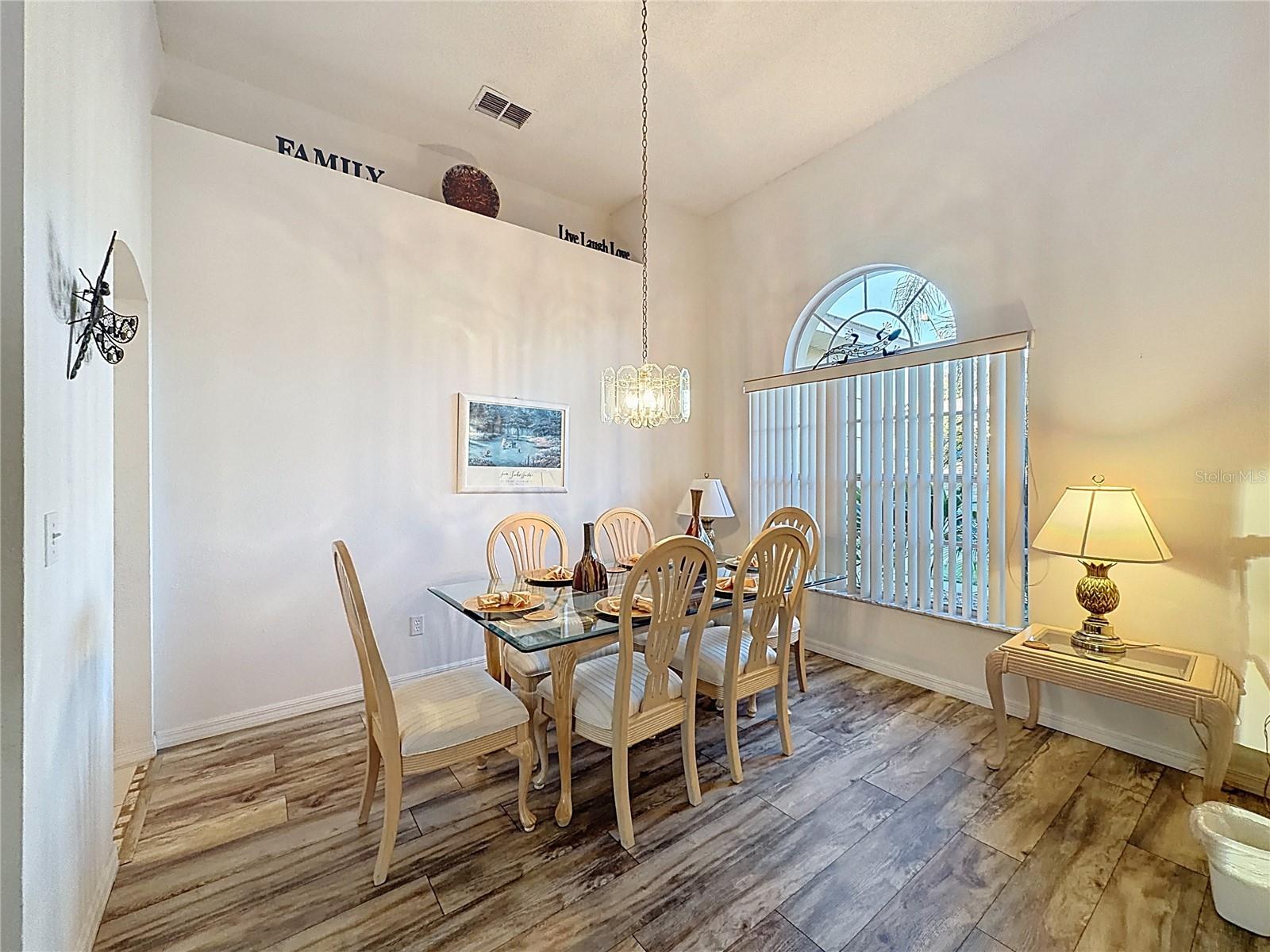 Image 4 of 26 For 936 Montana Avenue